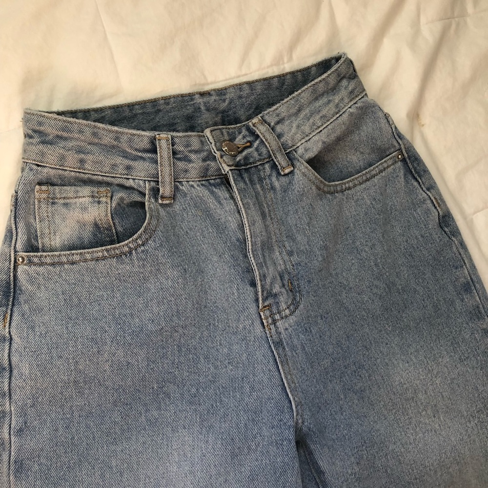 Light Washed Straight Leg Mom Jean